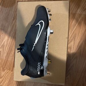 Nike Hyperdiamond 4 elite women’s softball cleats